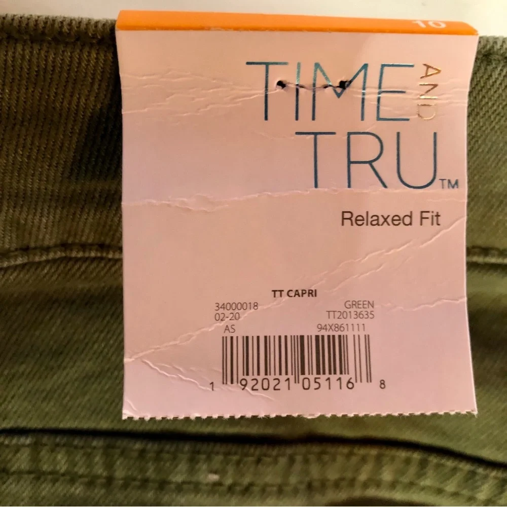 NWT Relaxed Fit Distressed Cuffed Olive Green Capris (10)